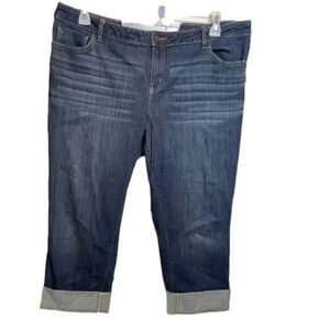 SIMPLY‎ Vera Wang denim rolled cuffed capris. Stretchy
Size: 16